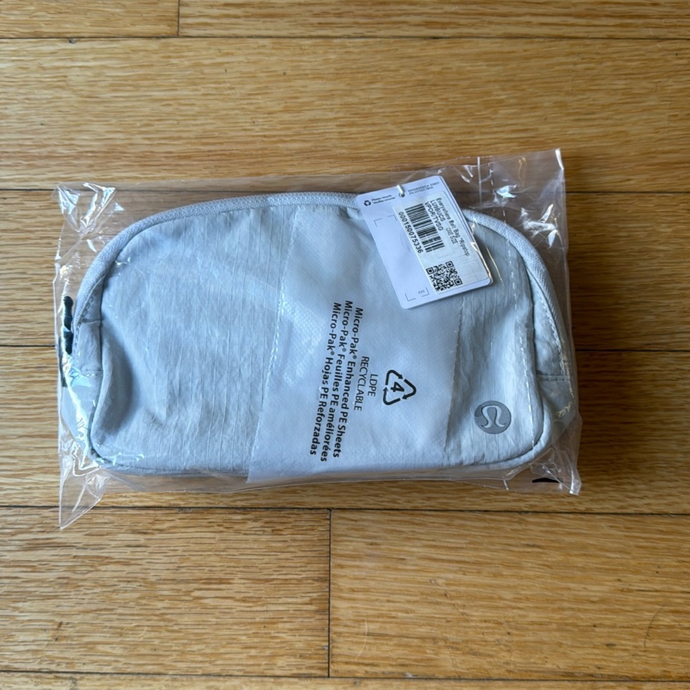 NWT Lululemon Everywhere Belt Bag